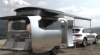 Porsche toont luxe caravan die geschikt is voor elektrische auto's