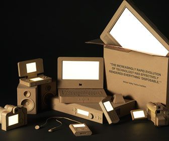 Kartonnen laptops en telefoons