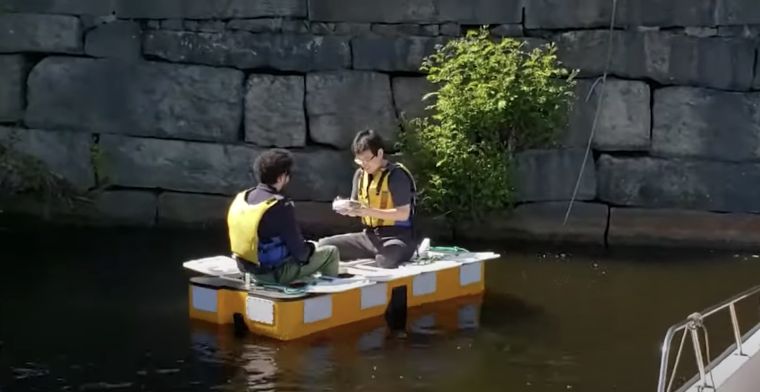 Deze robotboot vervoert mensen op de Amsterdamse grachten