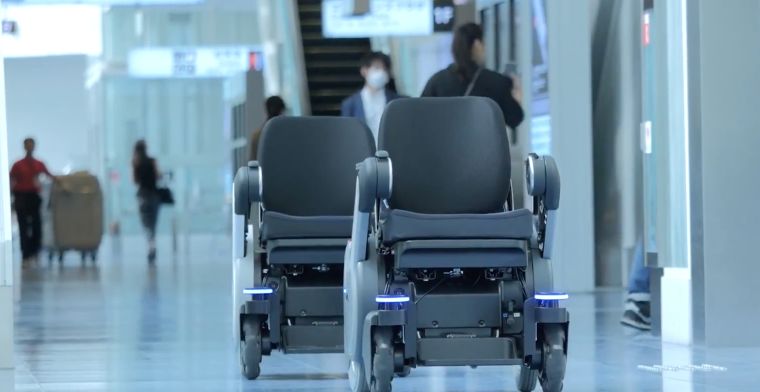 Zelfrijdende rolstoelen op Japans vliegveld