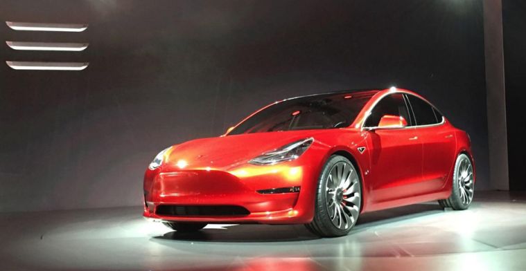 Tesla wil miljard dollar ophalen voor productie Model 3