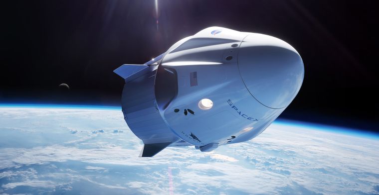 SpaceX brengt over twee jaar toeristen de ruimte in