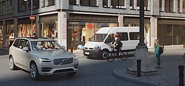 Volvo fietshelm waarschuwt voor gevaarlijke verkeersituaties
