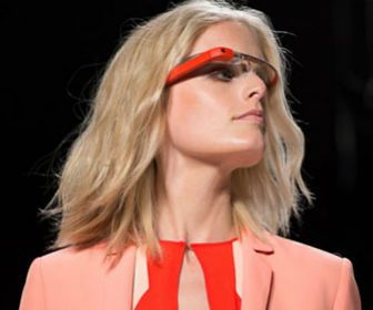 Google-bril maakt opnames achter de schermen bij modeshow
