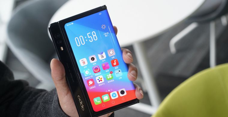 Oppo-baas laat opvouwbare smartphone zien