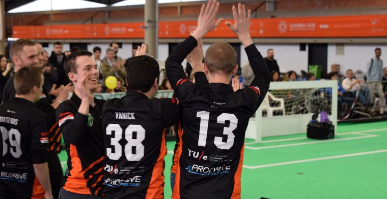 Eindhovens team wint 'EK Robotvoetbal'