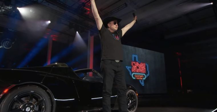 Elon Musk: Tesla komt met zelfrijdende 'robo-taxi'