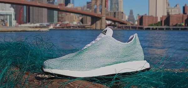 Deze schoenen van Adidas bestaan uit oceaan-afval