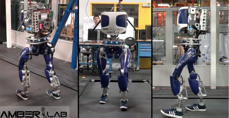 Video: robot met mensachtige voeten loopt op sneakers