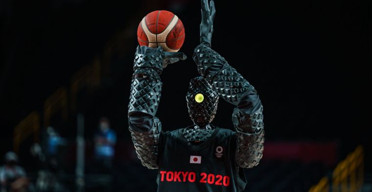 Basketbalrobot scoort vanaf middenlijn op Olympische Spelen