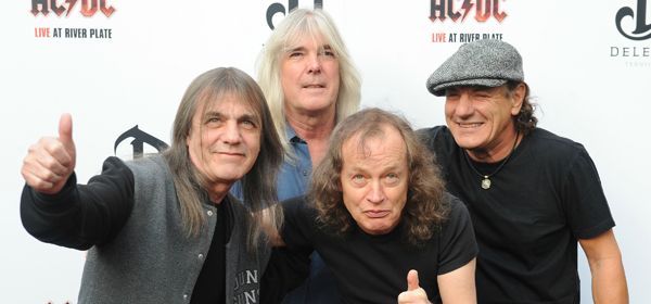 AC/DC geeft verzet tegen streaming op