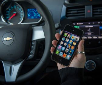 Eyes-free en hands-free bellen in de auto met Siri