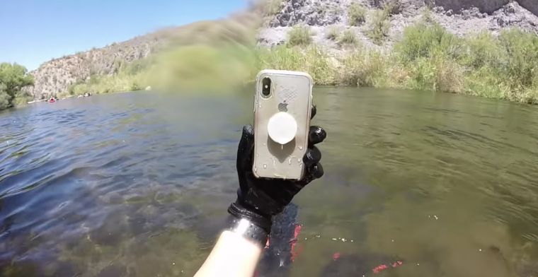 iPhone X overleeft een week in een rivier