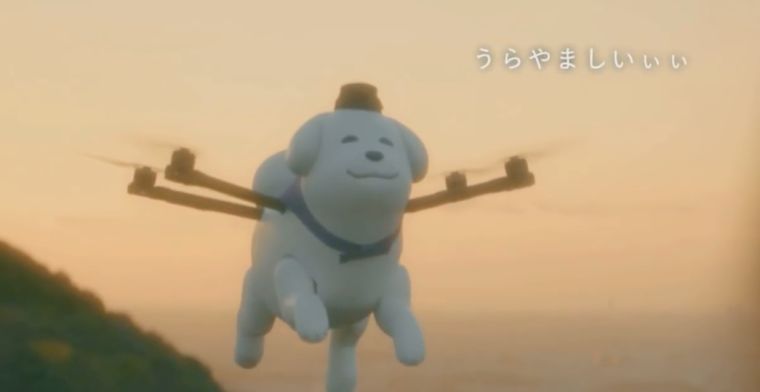 Video: Geniale drone-hond-mascotte van Japans dorp