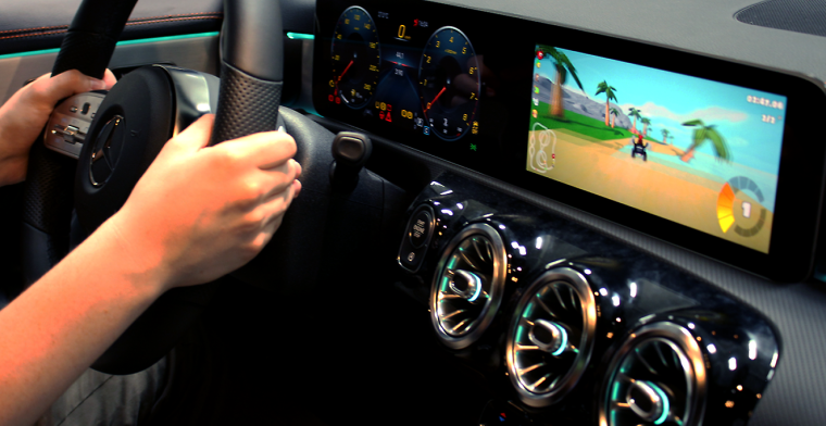 Live gamen ín de eerste Mercedes-Benz EQC