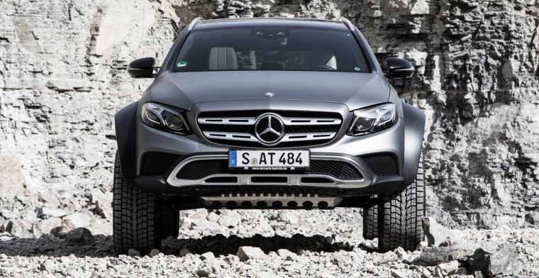 Video: Mercedes-werknemer bouwt offroad E-klasse