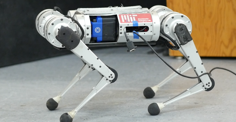 Robothond leert zichzelf sneller rennen en haalt nu 14 km/u
