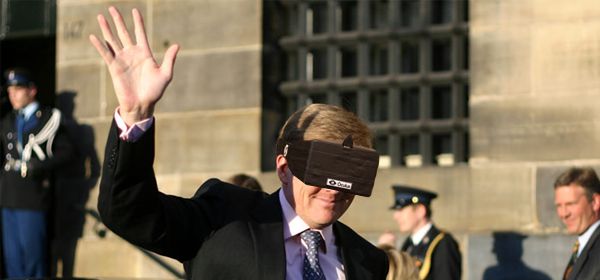 Koning probeert Oculus Rift