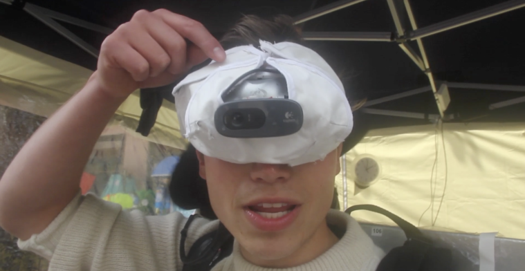 Vlog: Bizarre VR-beleving op straat, met een laptop op je rug