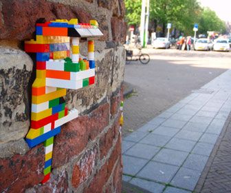 Lego vult gaten in de stad