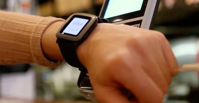 Bandje maakt betalen met Pebble-smartwatch mogelijk