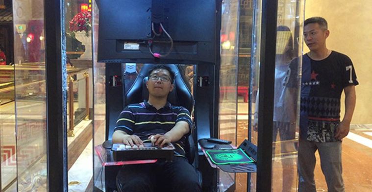 Chinees warenhuis stopt wachtende partners in gamehokjes