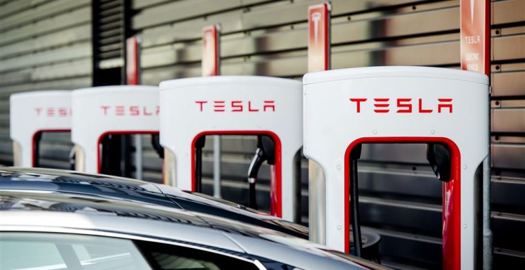 Elon Musk belooft meer en snellere Tesla-snelladers