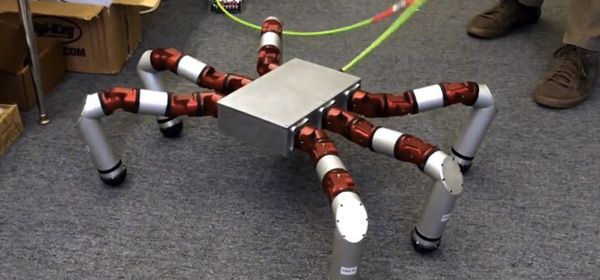 Brrr, deze 'spinnenrobot' heeft slangenpoten