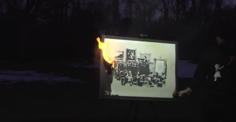Bedrijf verbrandt een Banksy en verkoopt die als NFT
