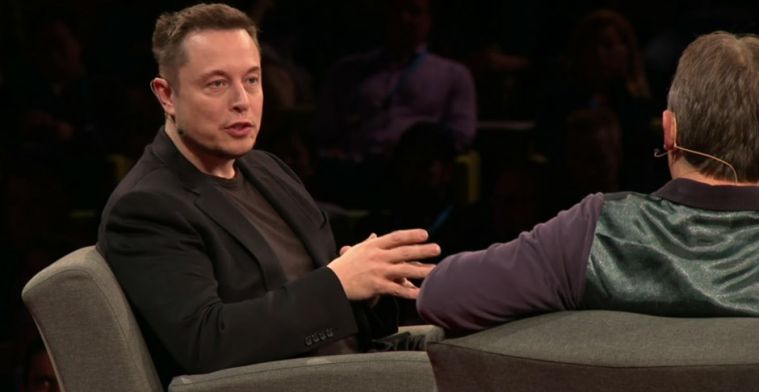 Elon Musk: 'Over twee jaar slapen we in een zelfrijdende auto'