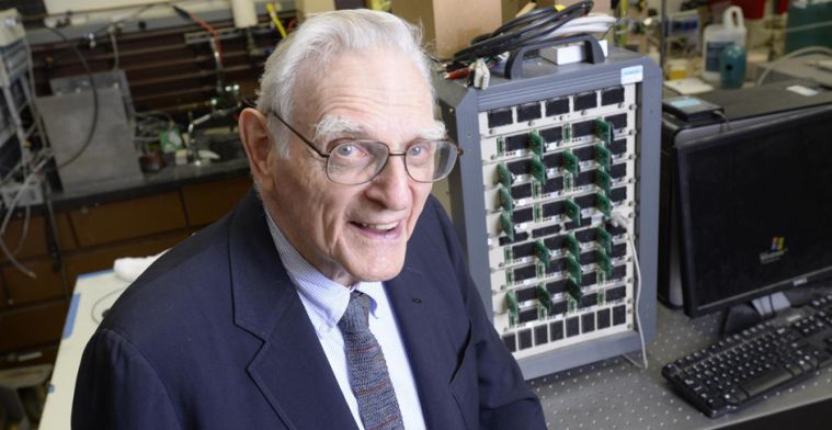 94-jarige uitvinder Li-ion-accu komt met nieuwe batterijdoorbraak