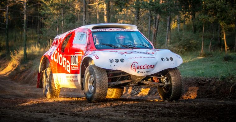 Eerste elektrische auto rijdt Dakar Rally uit