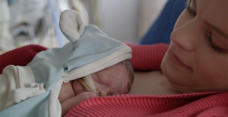 Eindhovens Hugsy haalt 2 ton op voor slimme babydeken