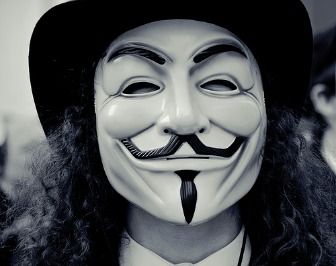 Anonymous laat Wikileaks en Julian Assange vallen