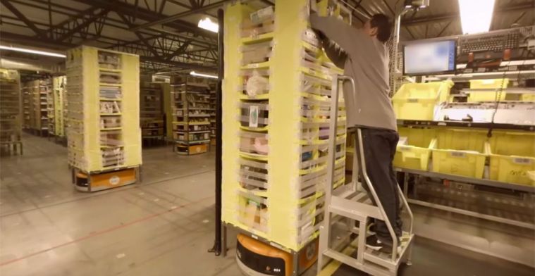 VR-video: robots en mensen werken samen in dit Amazon-pakhuis