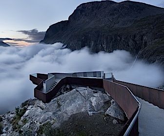 Wie durft? Spectaculair uitzichtpunt op 850 meter hoogte in Noorwegen