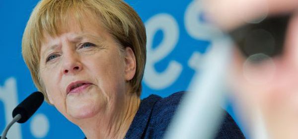 Merkel: Facebook moet meer doen tegen racisme