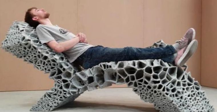 Dankzij 4D-printing verandert deze stoel in een bed