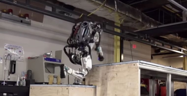 Deze robot ontpopt zich tot een freerunner