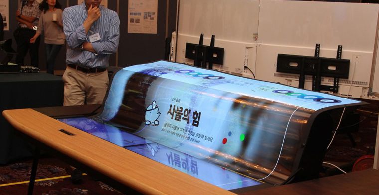 LG presenteert oprolbaar scherm van 77 inch