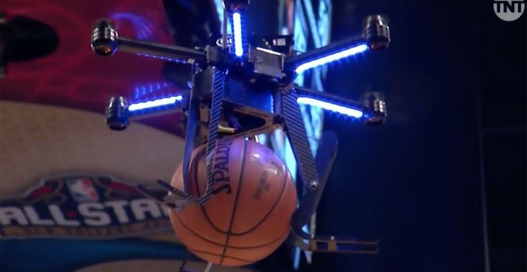 Video: Intel-drone helpt basketballer met slam dunk