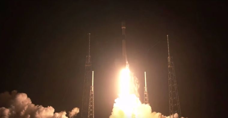SpaceX lanceert eerste internetsatellieten