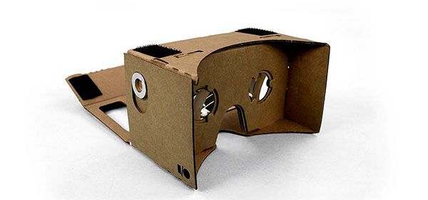Knip en vouw zelf een 'Oculus Rift van karton'