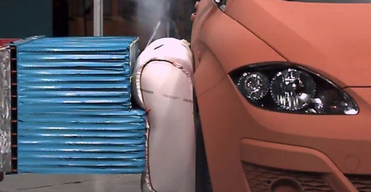 Deze airbags zitten aan de buitenkant van je auto