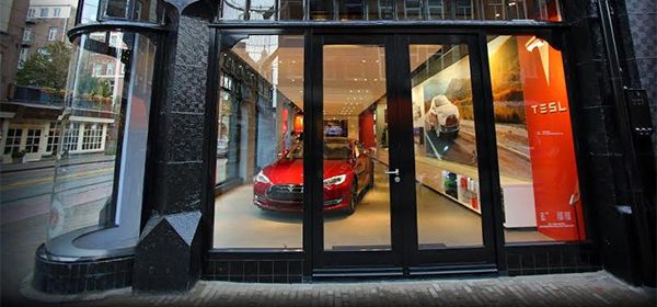 Tesla nu te koop in de P.C. Hooftstraat