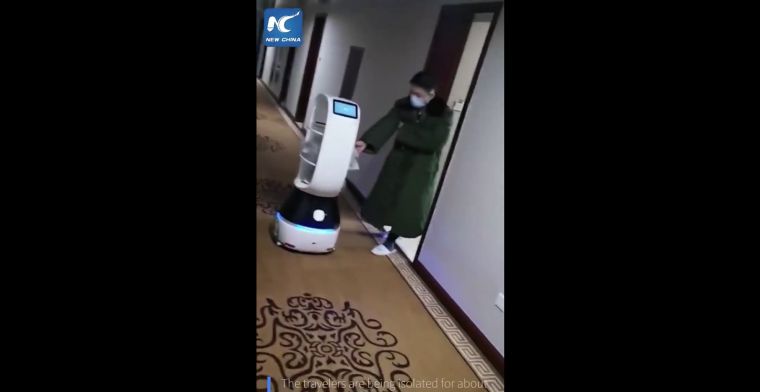 Robot bezorgt eten aan mensen in quarantaine om coronavirus 