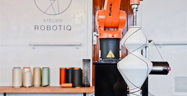 Meubelbeurs Milaan: Robot ontwerpt een lamp