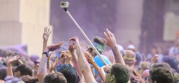 Hoera! Selfiesticks verboden op Nederlandse festivals