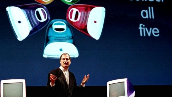 Zo presenteerde Steve Jobs de eerste iMac 20 jaar geleden