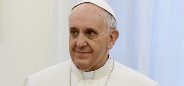 Paus: 'Jeugd verspilt te veel tijd met Facebook en Twitter'